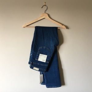 NEW, AG Jeans, The Harper Essential Straight Denim